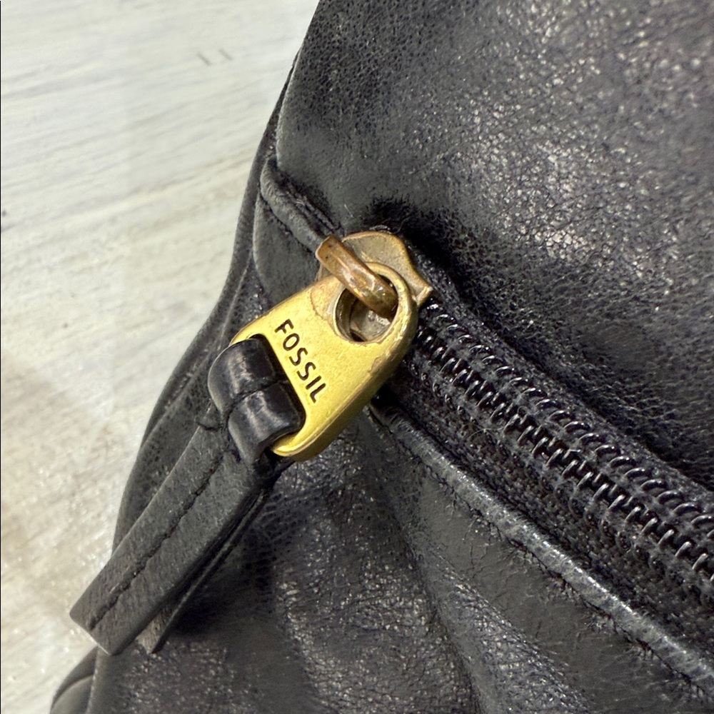 Vintage Fossil Black Leather Crossbody Bag - Picture 10 of 15